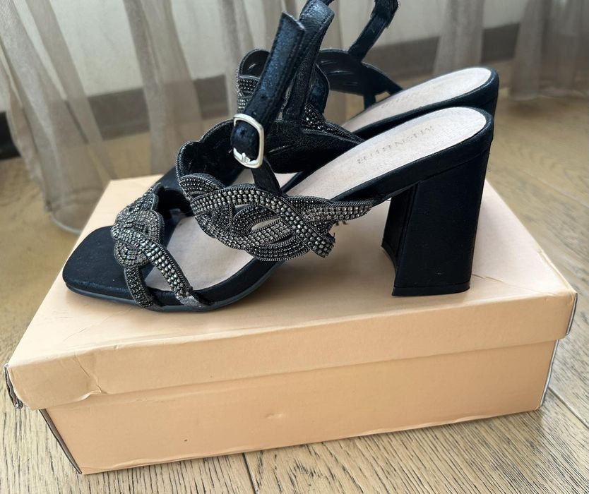 Официални кожени сандали с камъни с удобен ток 39 номер