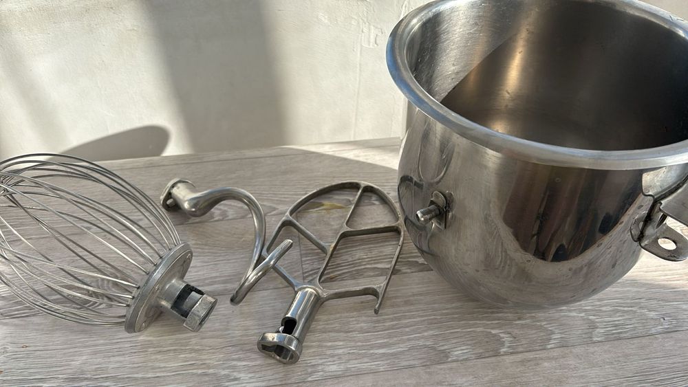 Миксер сатылады…