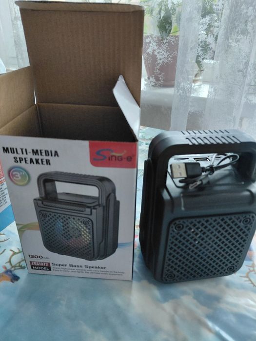 Колонки музыкальные.  Переносные .