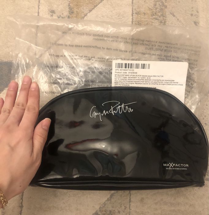 Косметичка новая черная maxfactor
