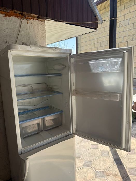 Продам холодильник и минвату