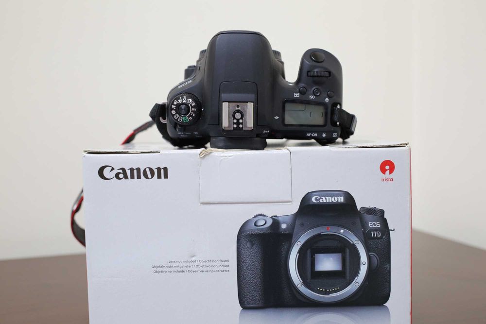 Aparat foto Canon 77D + Canon 18-135mm IS USM ideal vacanta & familie