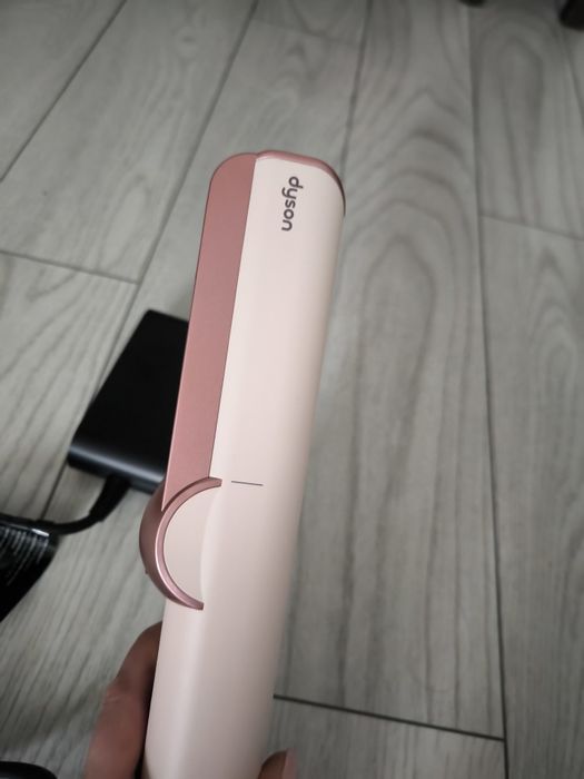 Dyson Airstrait Nou