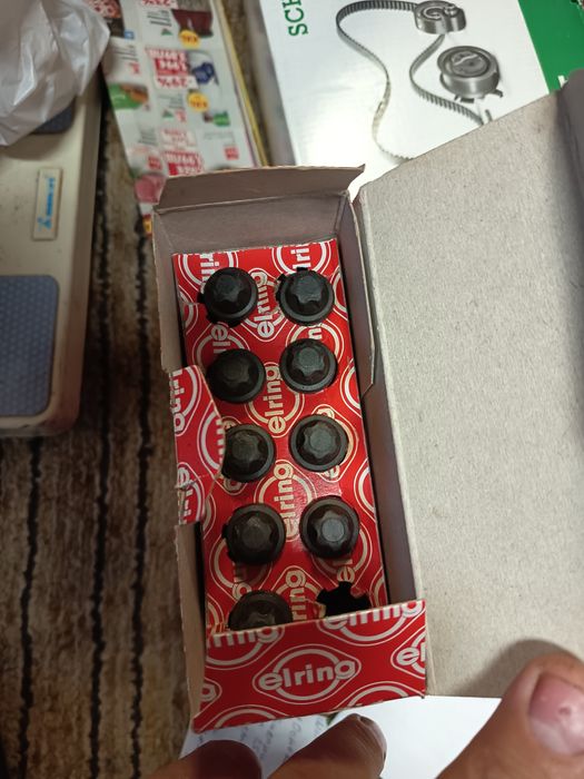 Продавам нови гарнитури за глава,картер,капак клапани,болтове за главата и комплект  ремък и ролка за Рено лагуна 1 ,1,9 ДЦИ