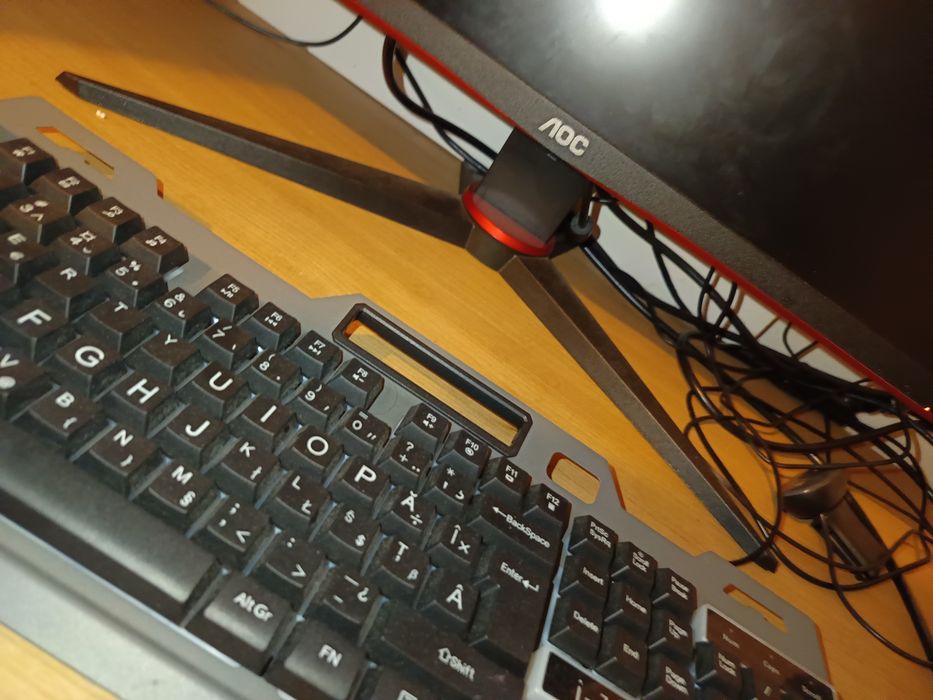 Vând calculator cu tot ce se vede