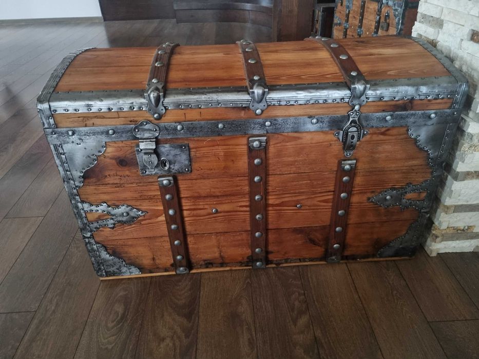 Стар дървен сандък/ракла/скрин