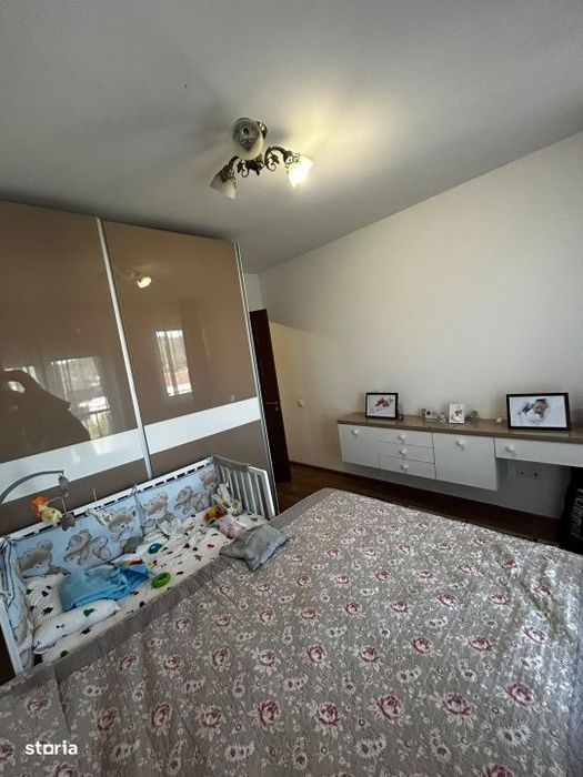 Apartament 2 camere transformat in 3, etaj 3 cu lift, zona Marasesti