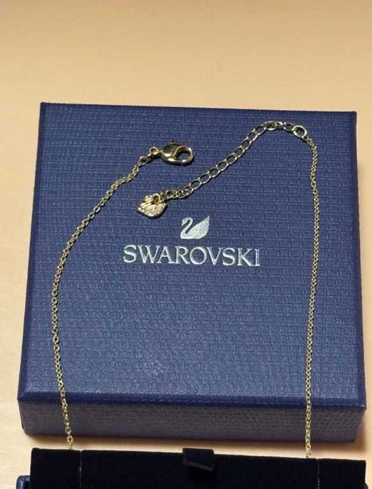 Lănțișor Swarovski Swan / Lebădă Roșie - nou, în cutie