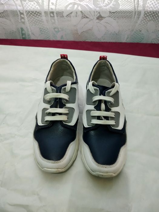 Adidași mărimea 36.