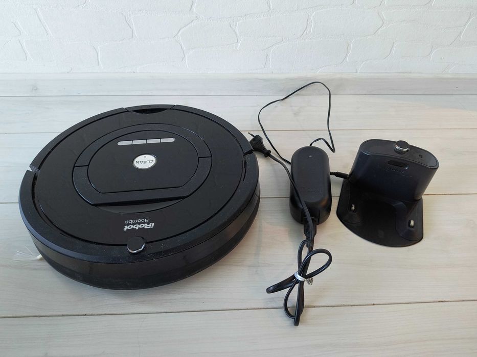 iRobot Roomba 700 със зарядна станция
