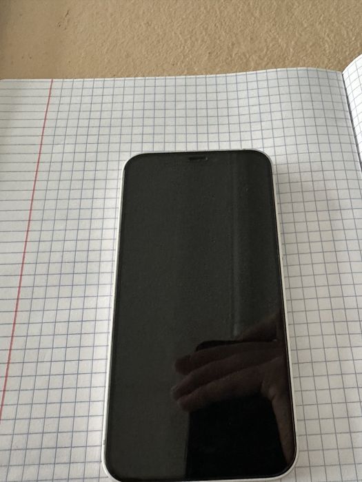 iPhone 12 mini.