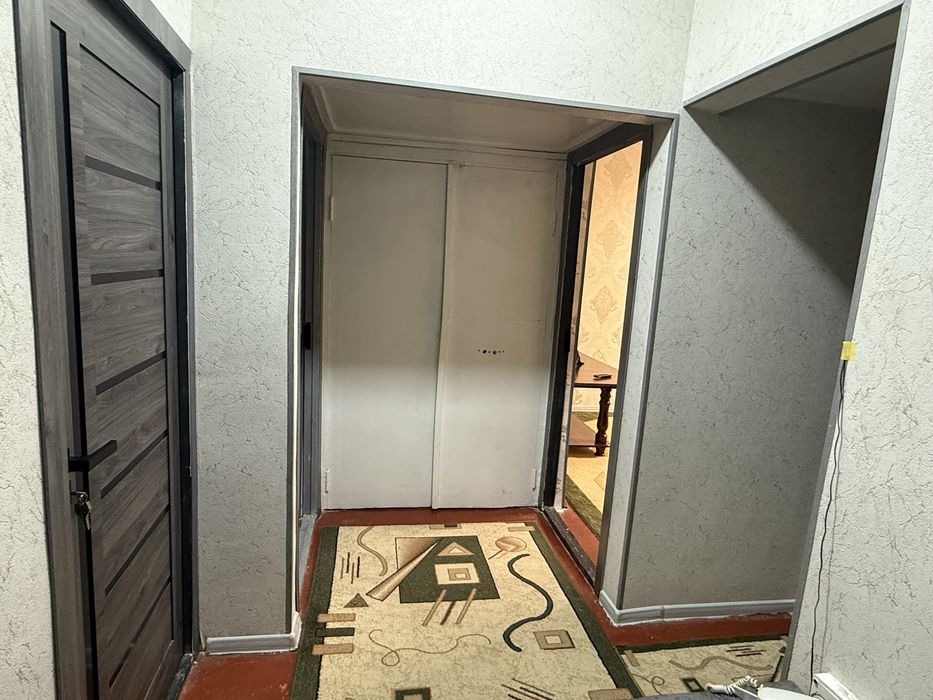 срочно продаётся уютная квартира в хорошем районе.