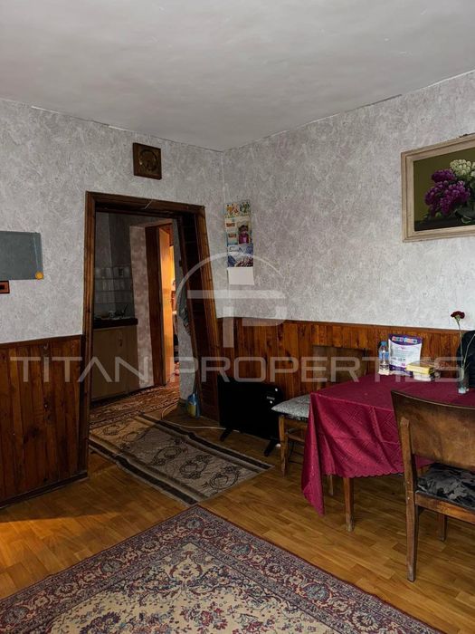 Етаж от къща за продажба в кв. Модерно предградие