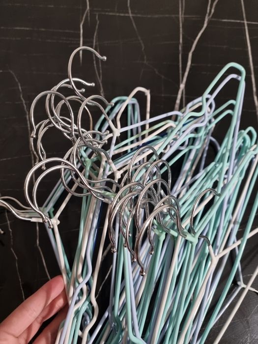 Вешалки и обогреватель