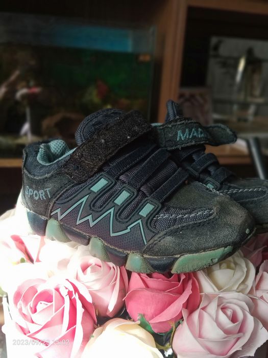 Продам кроссовки