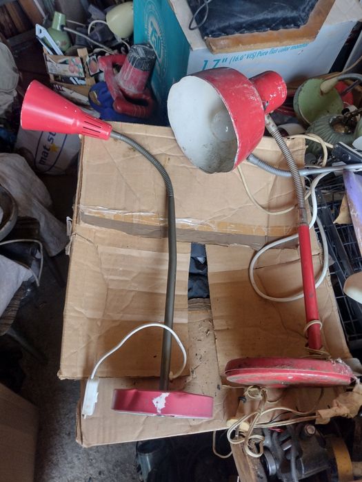 настолна лампа,раздвижено рамо