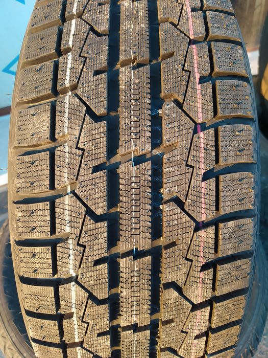 Toyo 215/55R17 Garit GIZ