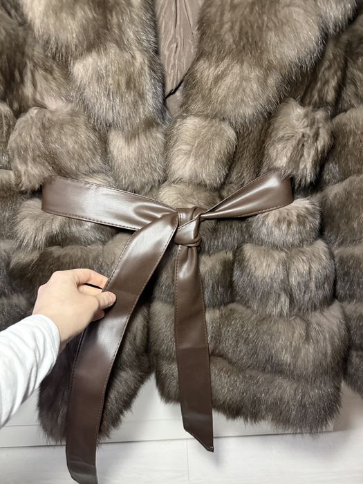 Haina de blana de vulpe maro midi cu cordon din piele