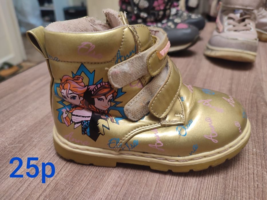Продам зимнюю и осеннею обувь для девочки