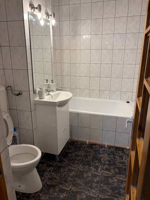 Închiriez apartament decomandat et. 2 – Zona Lipovei