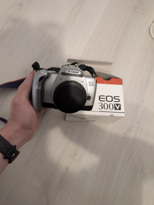 Canon EOS300V aparat foto pe film doar body