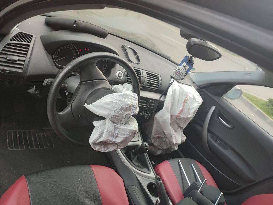 Dezmembrez BMW seria 1 E87, 1.6 benzină