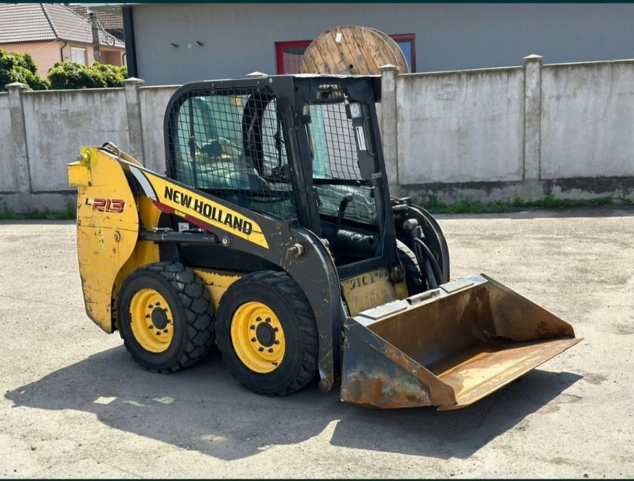 Vand sau schimb  Bobcat new holland  2012 - cu excavator  2.8 tone