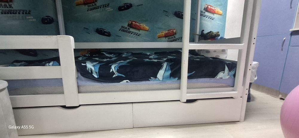 Двухярусная кровать