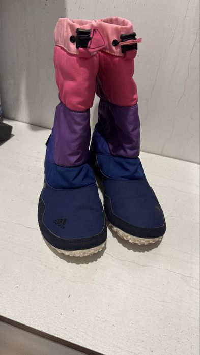 Продам дутышы Adidas