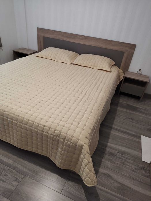 Тристаен апартамент с безплатни парко места за нощувки и краткосрочно