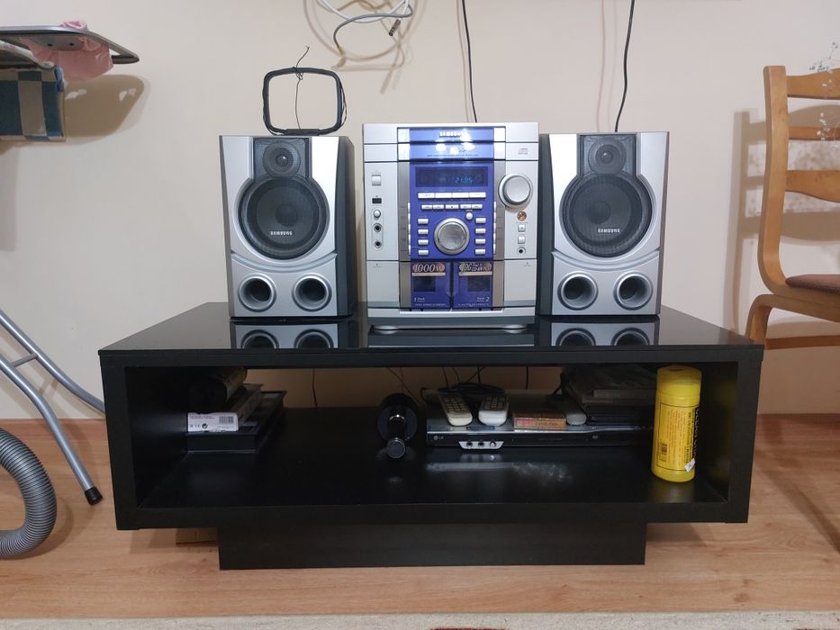 Продам стол дубовый разм. 0.9м*2.0м. Можно со стульями по 5тыс/шт