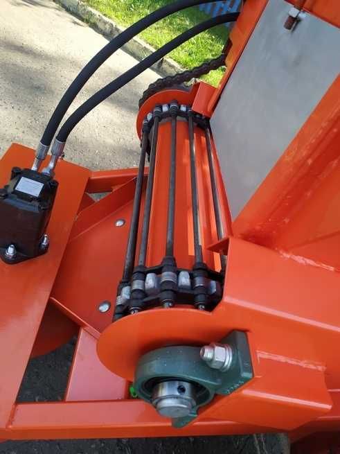 Разбрасыватель песка полуприцепной А-415