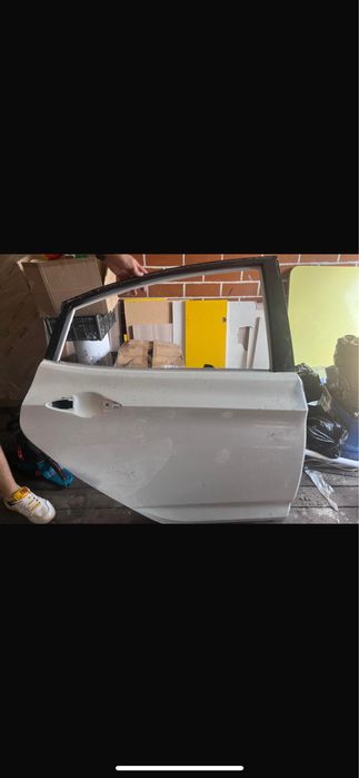 Продам дверь на hyundai accent
