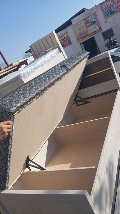 Mebellar kravat shkaflar