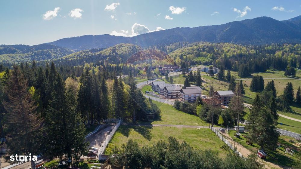 Poiana Brașov | teren cu panoramă largă către munți