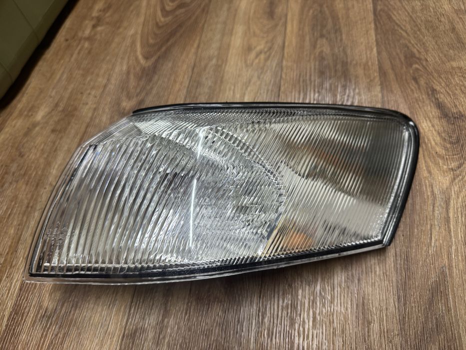 Передние поворотники Camry 20
