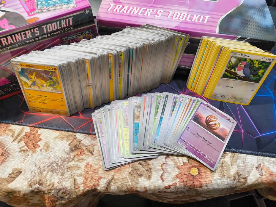 Pokemon карти 300 бр. комплект на английски