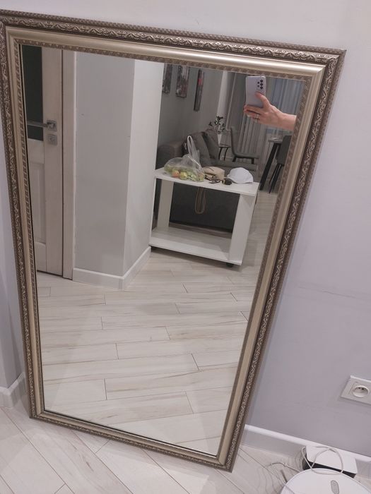 Зеркало настенное красивое