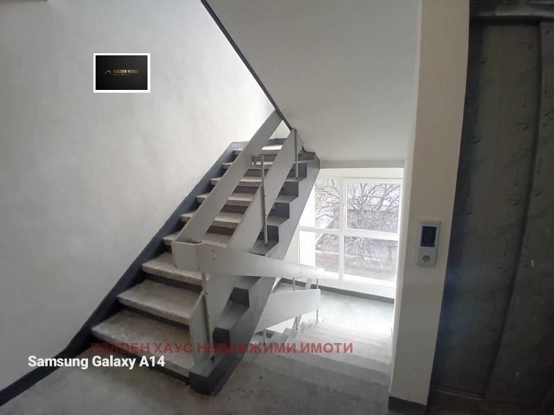 Продава се Двустаен апартамент в Перник, Изток - 62 кв.м за 866 €/кв.м - Снимка #9