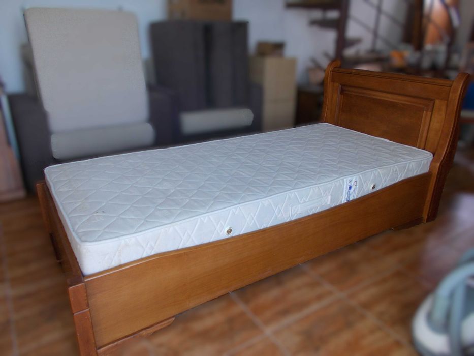 Легло с матрак масивно дърво - 2 броя