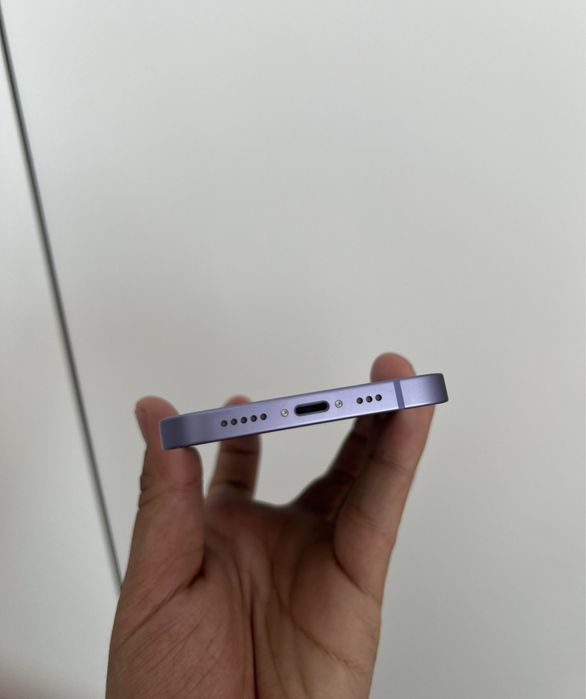 Iphone 12 sotiladi telefon ideal aybi yoq hamma joyi radnoy .
