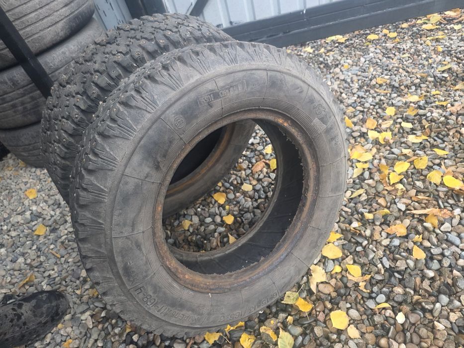 Две зимних покрышки снежок