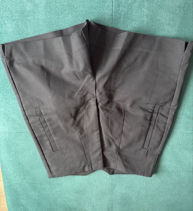 Pantaloni scurti de costum