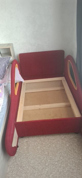 Продам детскую кровать машина