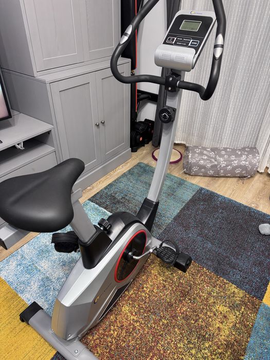 Bicicleta magnetica FitTronic 601B, volanta 9kg, greutate suportata 120kg, 9 trepte de rezistenta