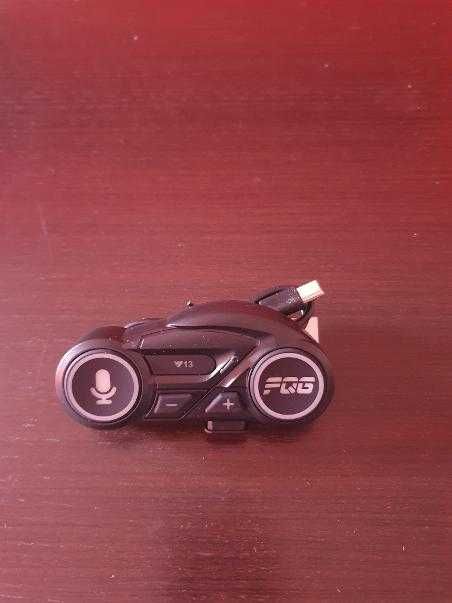 Intercom  Moto handsfree cu Bluetooth si radio fm. 125lei