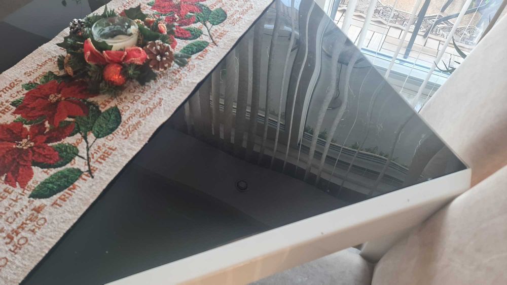 Стъклена разтегателна маса за хранене