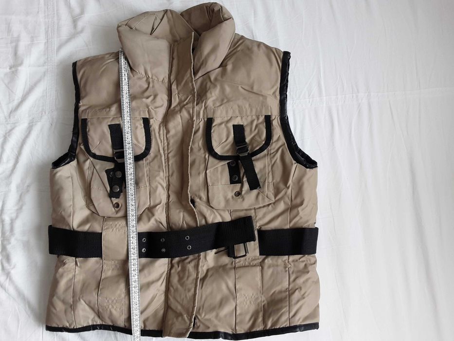 туристически елек, нов XL, бежов.