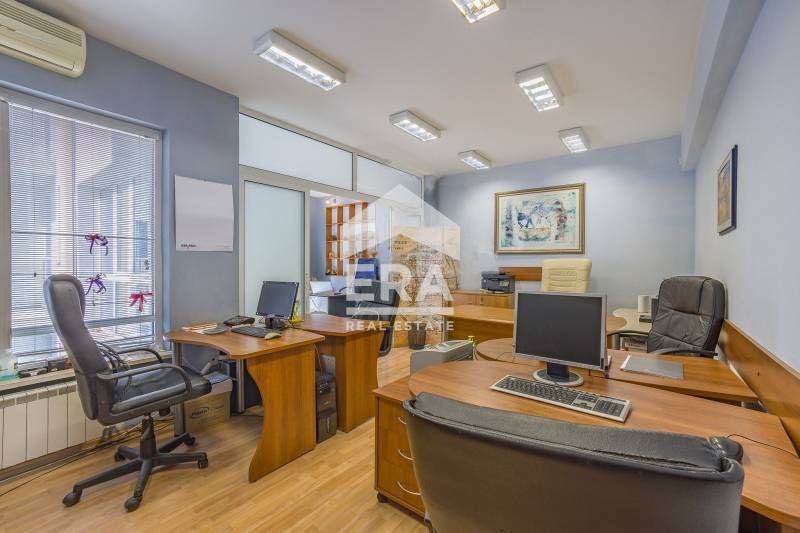 Представителен офис за продажба в идеалния център на София