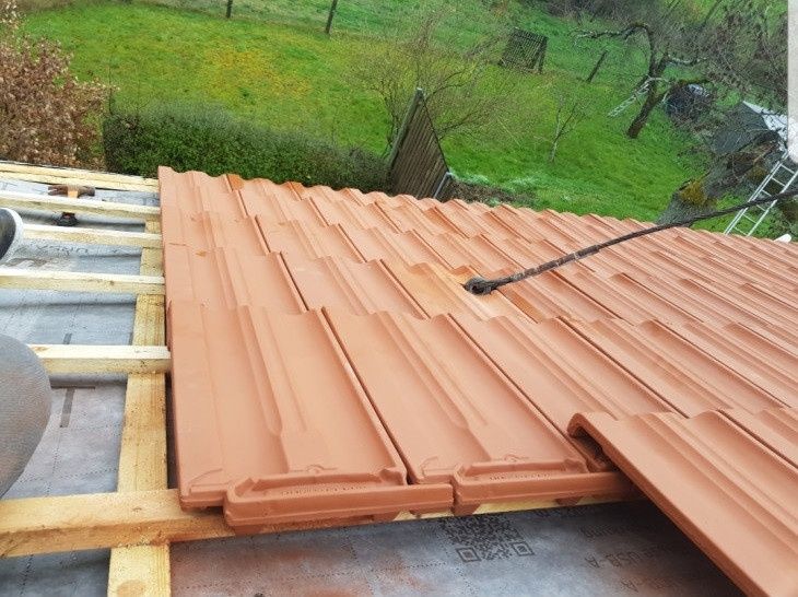 Executam acoperisuri complete si reparatii de urgenta